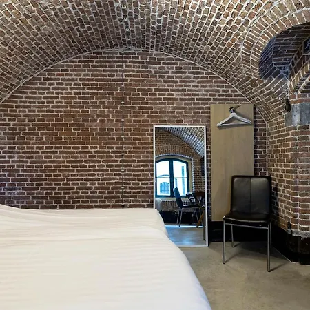 Fort Vuren Hotel *